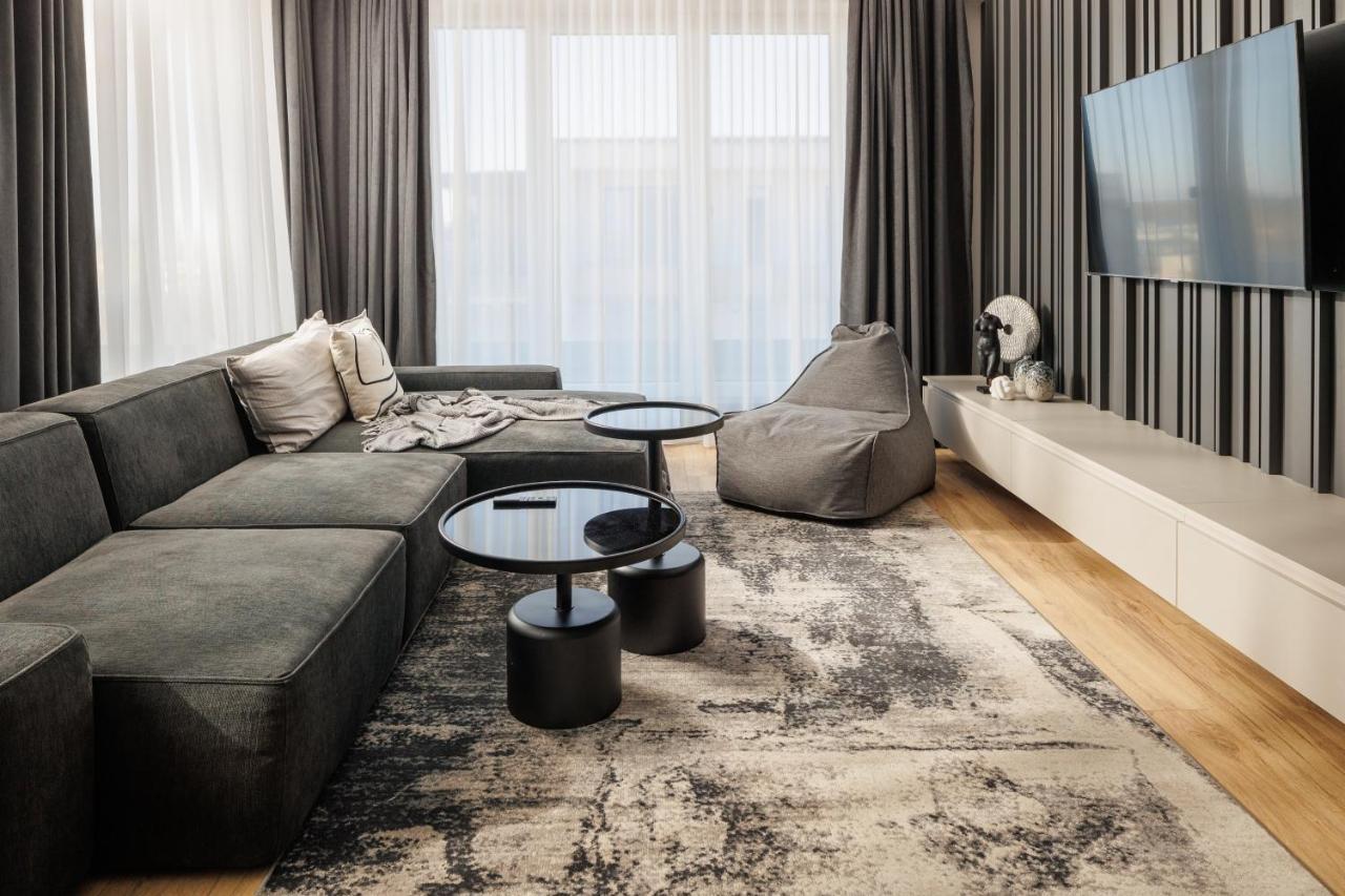Mandala Designer Apartments With Free Private Parking, Near Mall Coresi Брашов Екстериор снимка