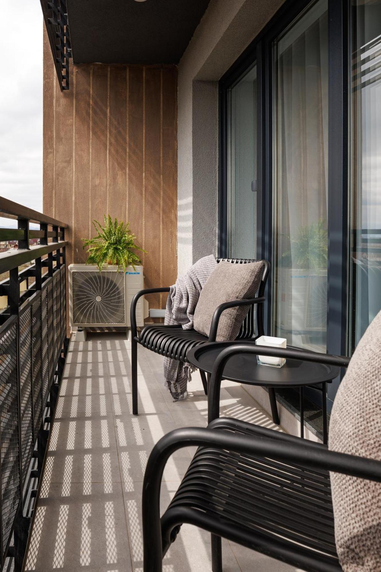 Mandala Designer Apartments With Free Private Parking, Near Mall Coresi Брашов Екстериор снимка
