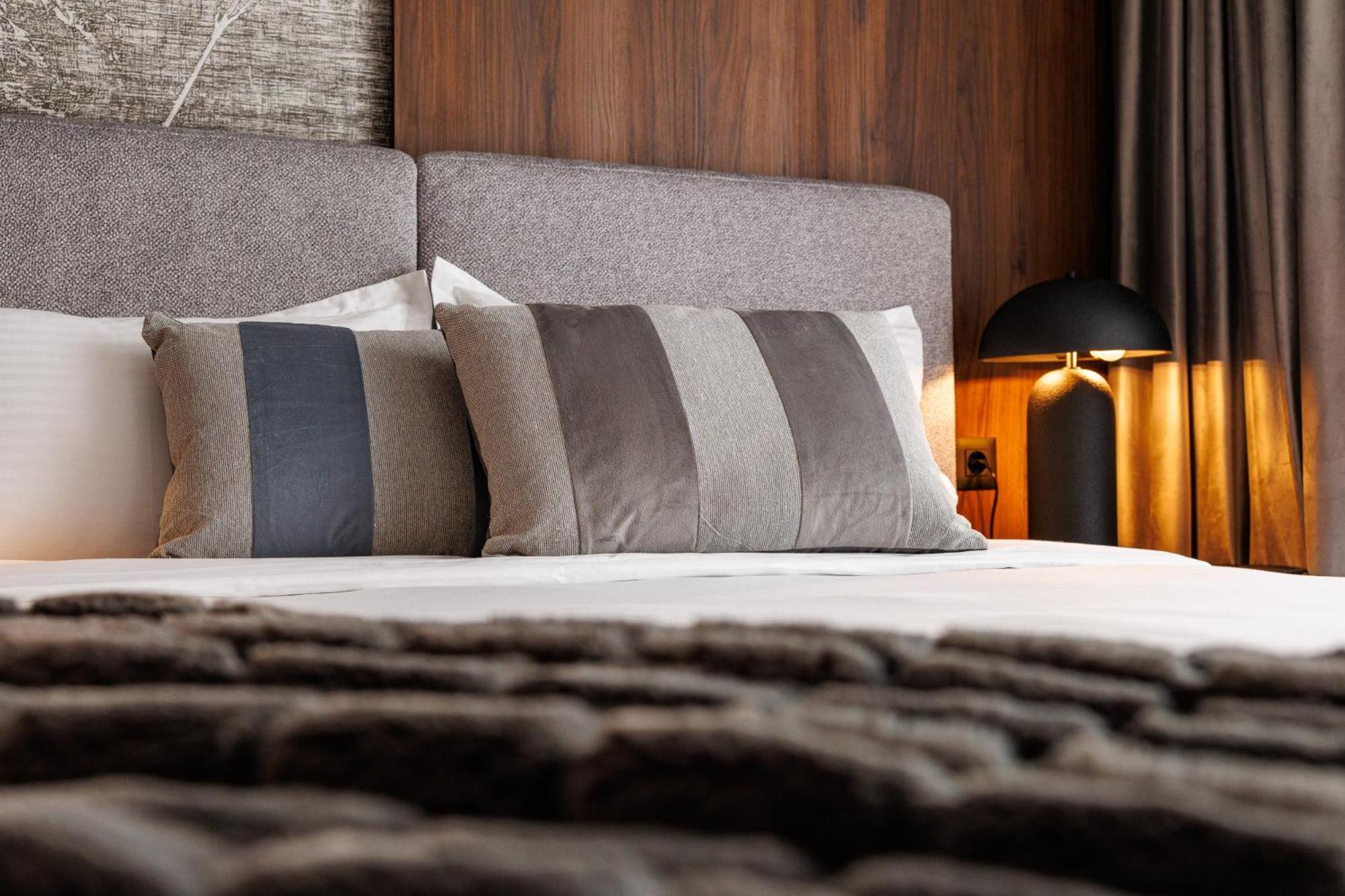 Mandala Designer Apartments With Free Private Parking, Near Mall Coresi Брашов Екстериор снимка